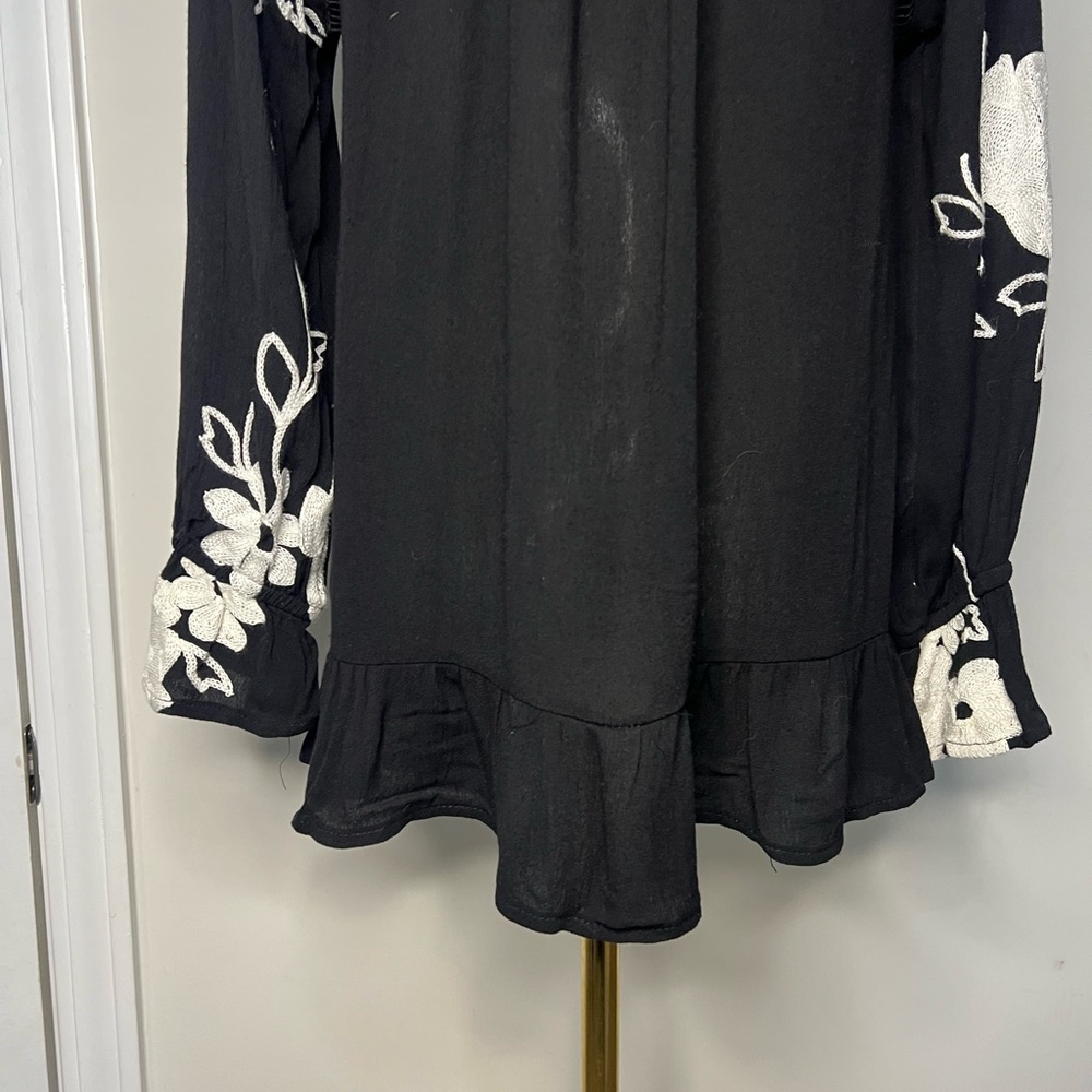 Inc International Concepts Black & White Floral Embroidered Blouse - Picture 7 of 13